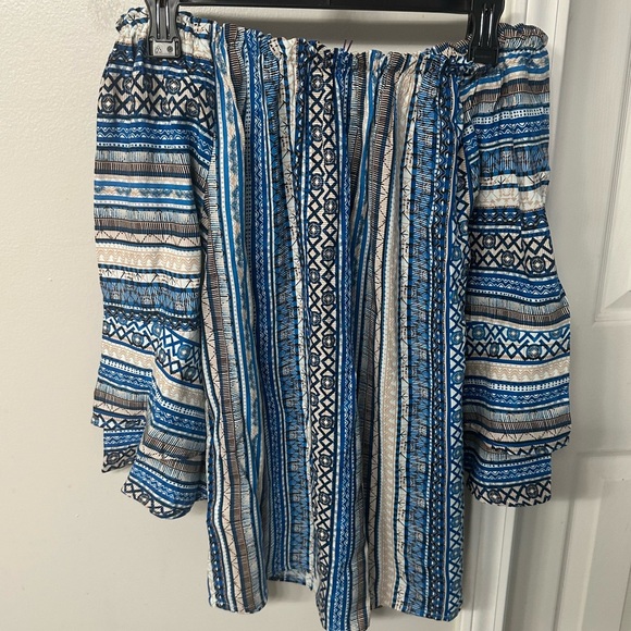 Printed off the shoulder top - Picture 7 of 7